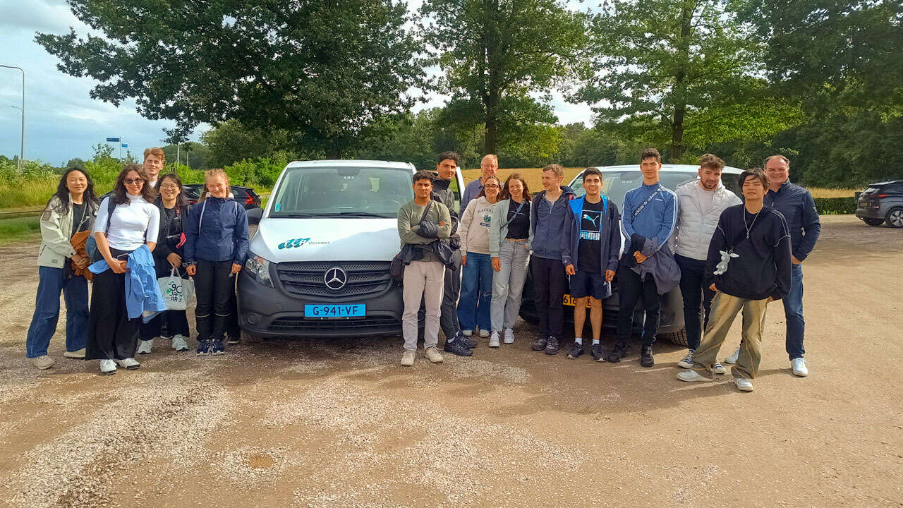 TCR steunt Rotary Bergh met zomerkampvervoer